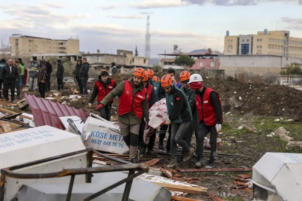 Foto - İHH ekipleri 265 kişiyi enkazdan sağ çıkardı