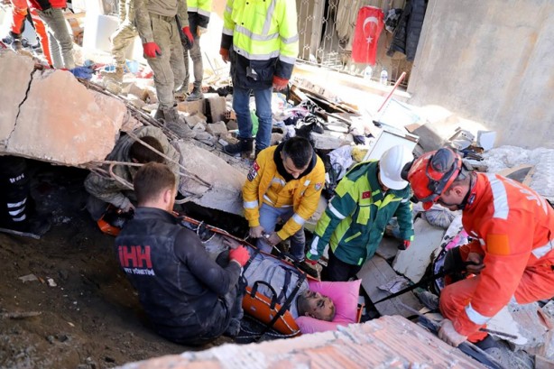 Foto - İHH ekipleri 265 kişiyi enkazdan sağ çıkardı