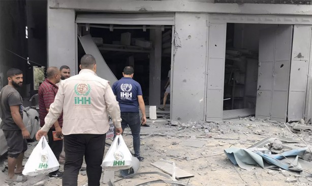 Foto - İHH Gazze'ye yardım için seferber oldu! 2 bin 682 gıda kolisi, 11 bin 840 kişilik sıcak yemek, 500 çocuğa kıyafet…