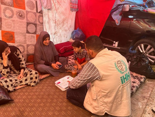 Foto - İHH Gazze'ye yardım için seferber oldu! 2 bin 682 gıda kolisi, 11 bin 840 kişilik sıcak yemek, 500 çocuğa kıyafet…