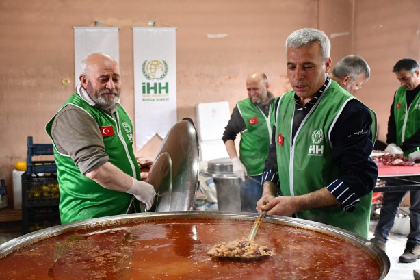 Foto - İHH gönüllere dokunmaya devam ediyor...