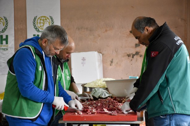 Foto - İHH gönüllere dokunmaya devam ediyor...