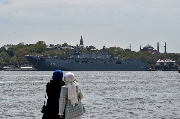 Foto - İhtişamıyla göz kamaştırıyor! Ayasofya’dan TCG Anadolu’ya şahane manzara