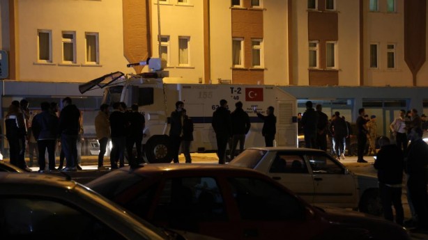 Foto - İki aday arasındaki fark sadece 8 oy... Ortalık gerildi! Polis sokağa indi