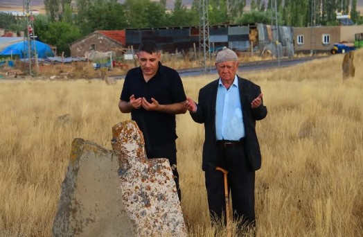 Foto - İki asırlık gizemli mezarlık! Görenler şoke oluyor