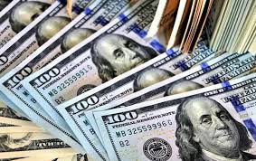 İki banka dolar kuru tahminini alelacele güncelledi