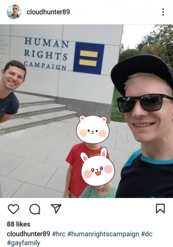 Foto - İki çocuğu evlatlık alıp yıllarca tecavüz ettiler! LGBT sapkınlarının mide bulandıran hikayesi