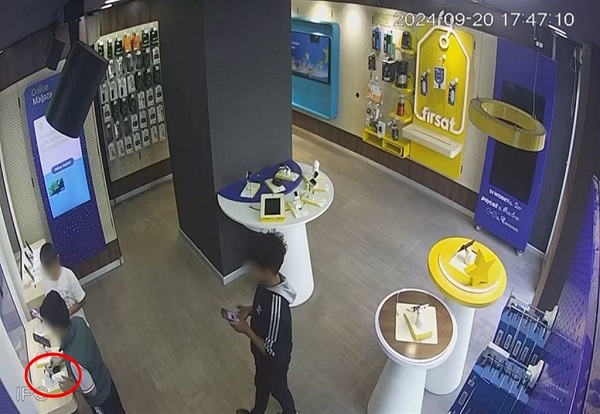 Foto - İki çocuk 195 bin TL değerinde telefon çaldı