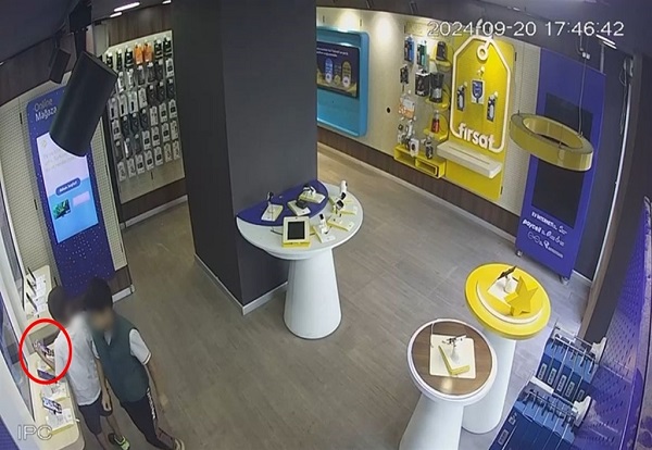 Foto - İki çocuk 195 bin TL değerinde telefon çaldı