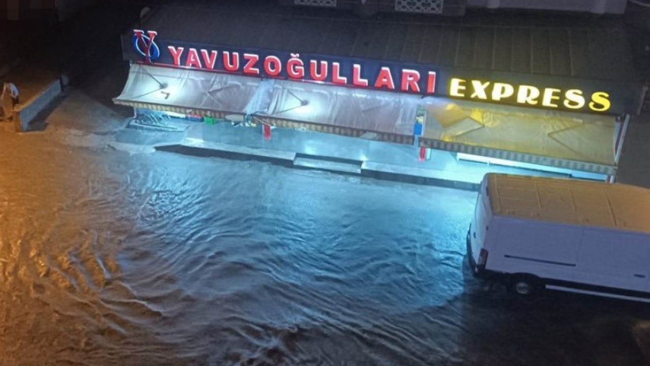 Foto - İki damla yağmur yağdı... Ankara'yı hemen sel vurdu