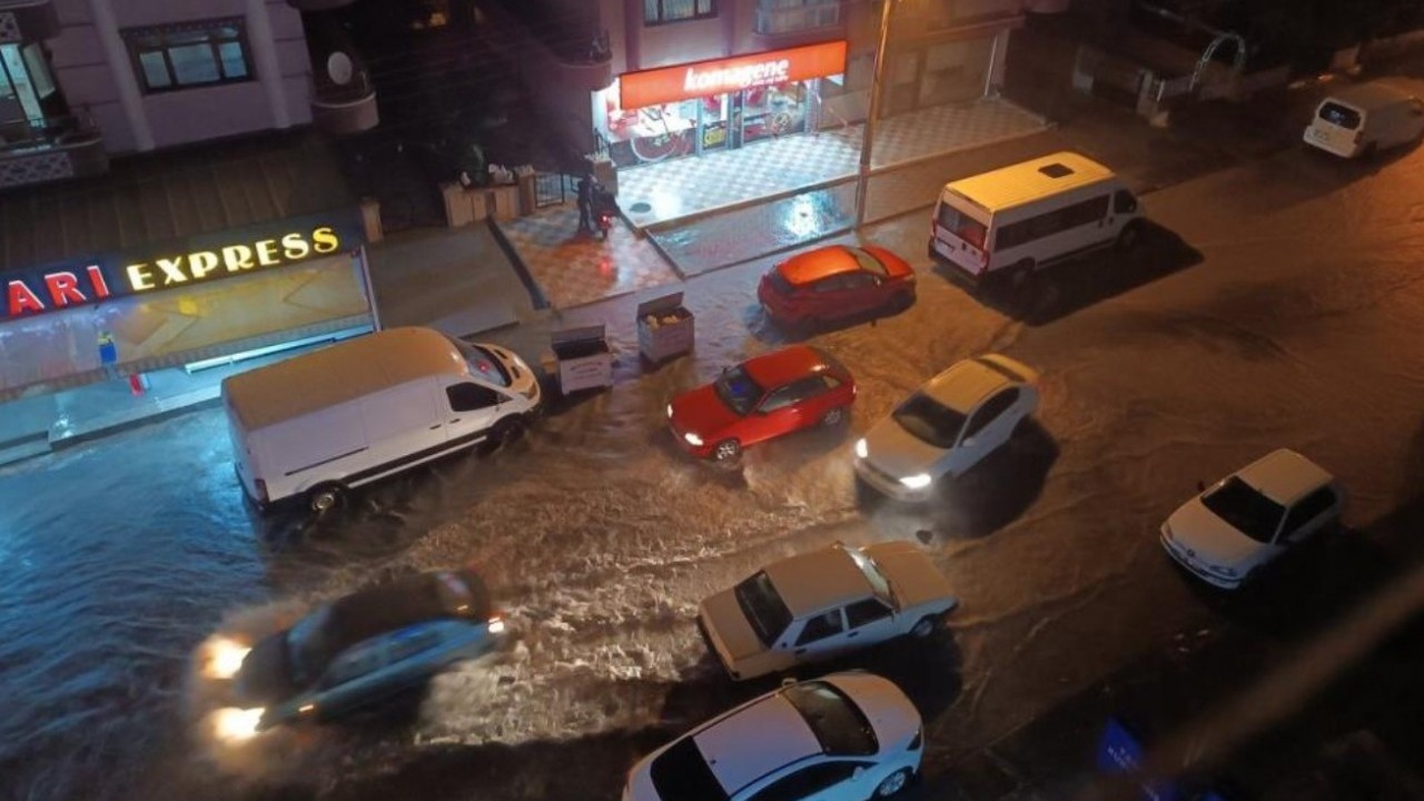 Foto - İki damla yağmur yağdı... Ankara'yı hemen sel vurdu