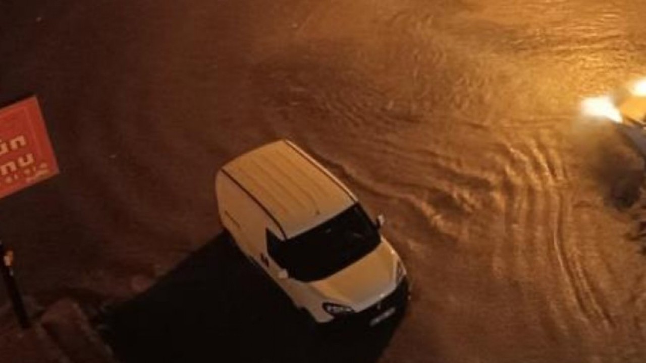 Foto - İki damla yağmur yağdı... Ankara'yı hemen sel vurdu