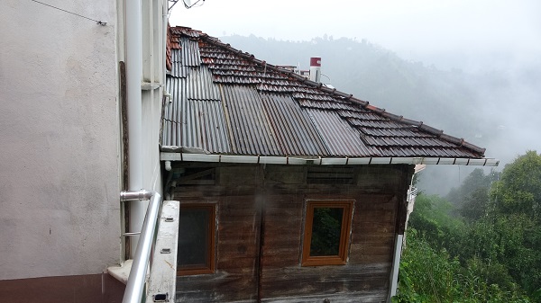 Foto - İki ev arası ilginç geçit! Arazi sıkıntısına Karadeniz usulü çözüm