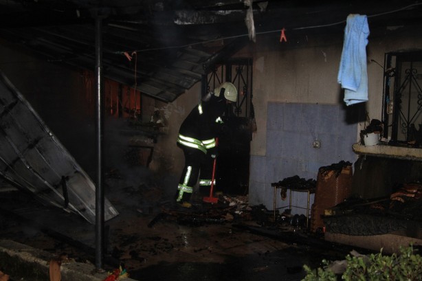 Foto - İki ev cayır cayır yandı! Tamamen kül oldular