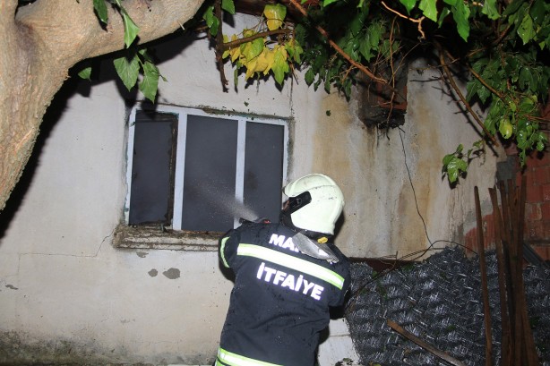 Foto - İki ev cayır cayır yandı! Tamamen kül oldular