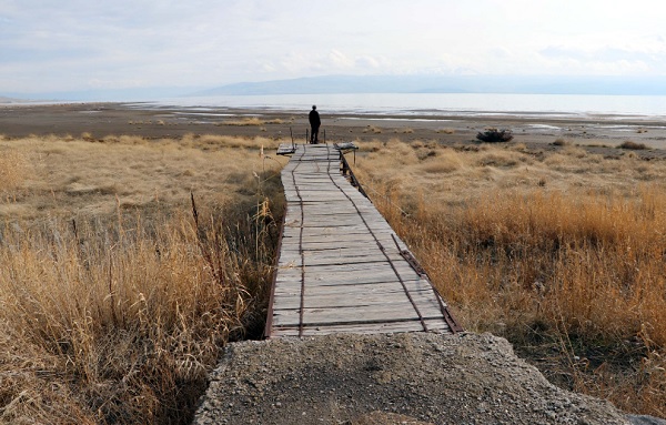 Foto - İki fotoğraf karesindeki fark.... Van Gölü’nün bu hali yürekleri sızlattı