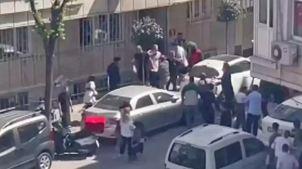 İki genç kızın parktaki kagası domino etkisi yaptı: Önce aileler, sonra mahalleli birbirine girdi