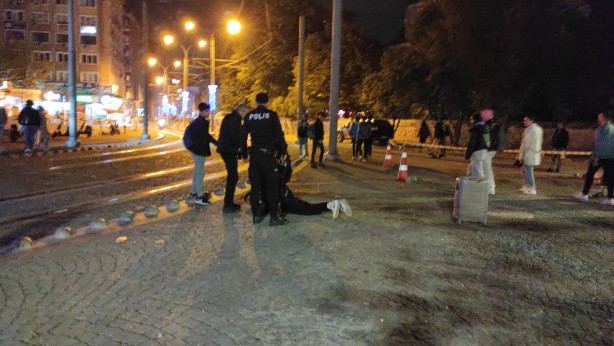 Foto - İki grup arasında 'ne bakıyorsun' kavgası! 6 gözaltı