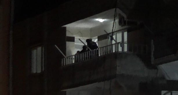 Foto - İki grup arasında sokak ortasında silahlı çatışma! 1'i polis 2 ölü