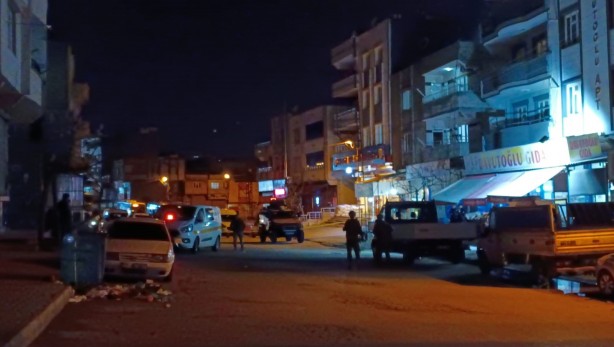 Foto - İki grup arasında sokak ortasında silahlı çatışma! 1'i polis 2 ölü