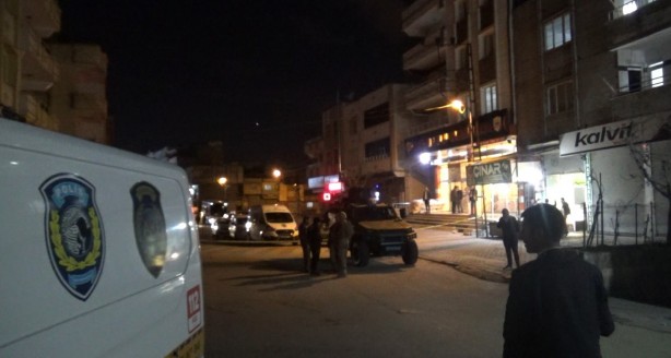 Foto - İki grup arasında sokak ortasında silahlı çatışma! 1'i polis 2 ölü