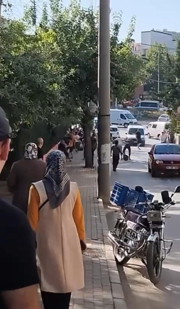 Foto - İki grup sokak arasında kavgaya tutuşunca ortalık meydan muharebesine döndü