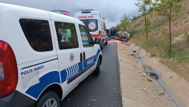 Foto - İki kardeşin bulunduğu araç takla attı