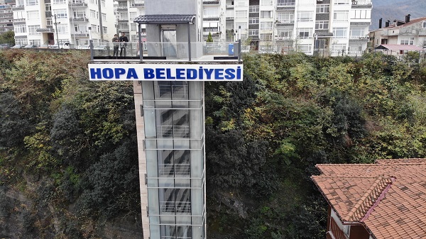 Foto - İki mahalle arasında ulaşım böyle sağlanıyor! Köpekler yürümüyor asansör kullanıyor ama...