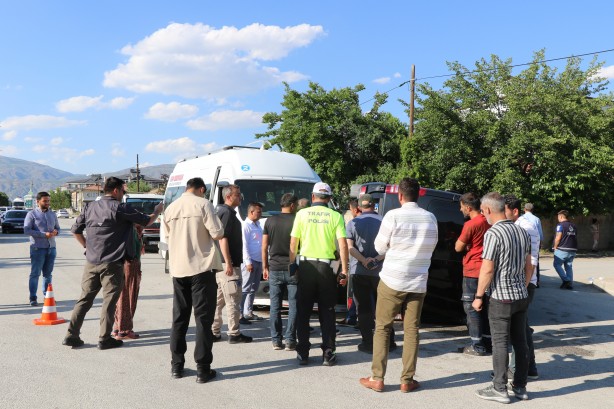 Foto - İki minibüs birbirine girdi: Çok sayıda yaralı var