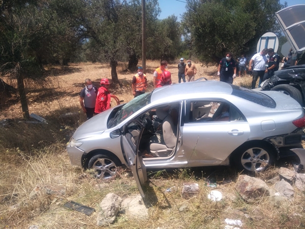 İki otomobil birbirine girdi... Çok sayıda yaralı var