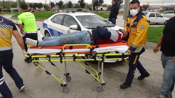 Foto - İki otomobil birbirine girdi: Yaralılar var