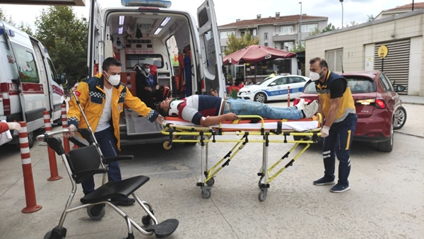 Foto - İki otomobil birbirine girdi: Yaralılar var