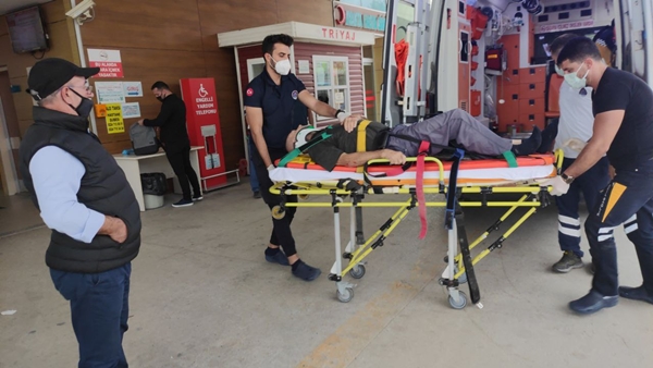 Foto - İki otomobil birbirine girdi: Yaralılar var