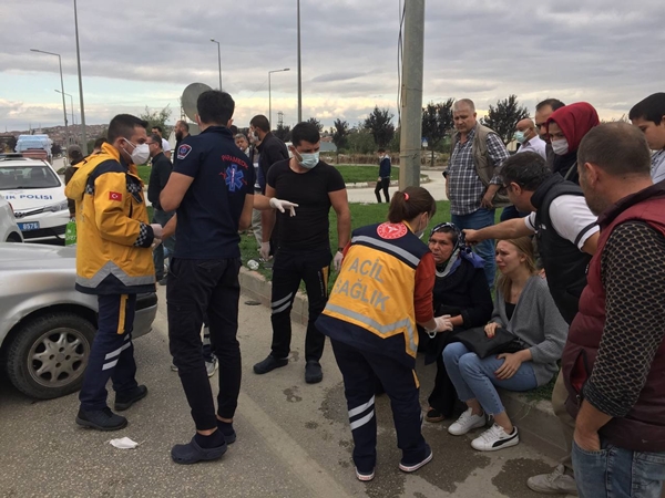 Foto - İki otomobil birbirine girdi: Yaralılar var