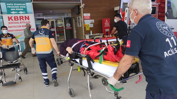 Foto - İki otomobil birbirine girdi: Yaralılar var