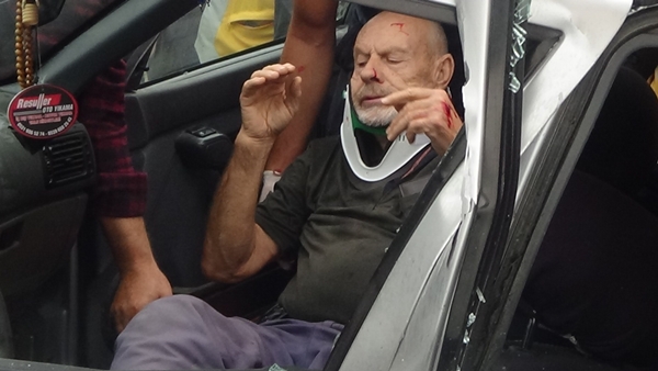 Foto - İki otomobil birbirine girdi: Yaralılar var