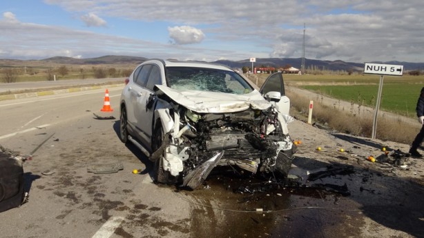 Foto - İki otomobil çarpıştı! Ölü ve yaralılar var