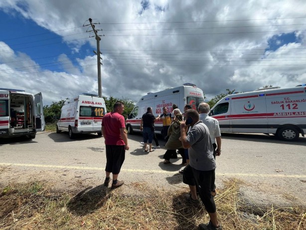 Foto - İki otomobil kafa kafaya çarpıştı! Ortalık savaş alanına döndü! 
