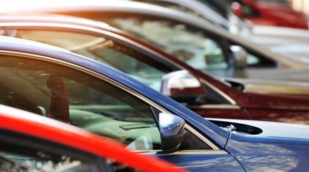 İki otomobil markası fiyat güncelledi! Biri fiyatları indirdi diğeri zam yaptı