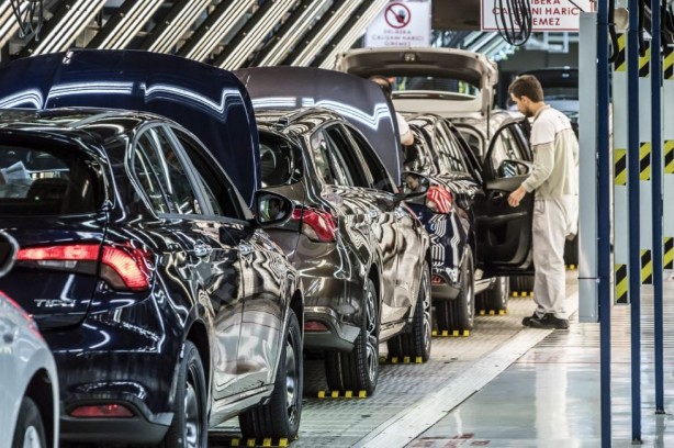 Foto - İki otomobil markası fiyat güncelledi! Biri fiyatları indirdi diğeri zam yaptı