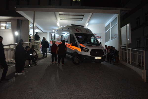 Foto - İki servis aracı birbirine girdi: Yaralılar var