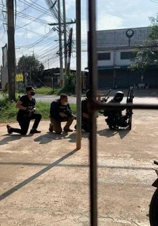 İki ülke sınırında hareketli dakikalar! Polisler askere ateş açtı