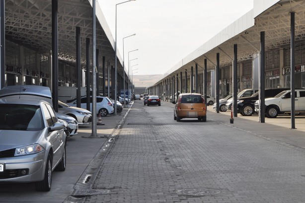 Foto - İkinci el araç fiyatları düştü ama...