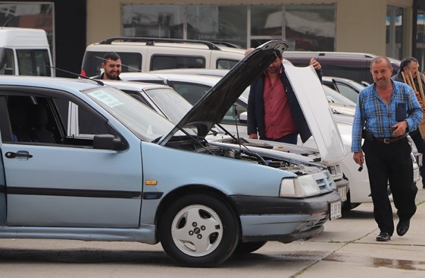 Foto - İkinci el araç fiyatları ne durumda? İniyor mu? çıkıyor mu?