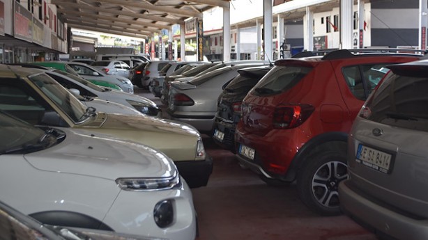 Foto - İkinci el araç fiyatlarında son durum ne? İnecek mi çıkacak mı? Vatandaş sorguluyor!