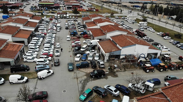 Foto - İkinci elde fiyatlar düşecek mi? Galericilerin gözü seçimde