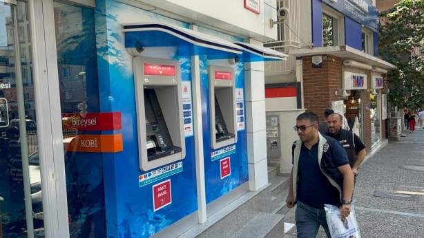 Foto - İkinci Seçil Erzan vakası! Polisten banka şubesine baskın