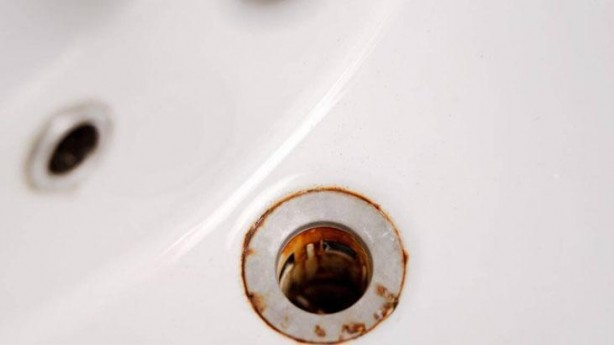 Foto - İkiye bölüp üzerine tuz dökün! Ne tel ne de sünger gerekli, pas lekeleri su gibi akıyor