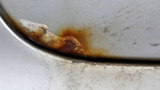 Foto - İkiye bölüp üzerine tuz dökün! Ne tel ne de sünger gerekli, pas lekeleri su gibi akıyor