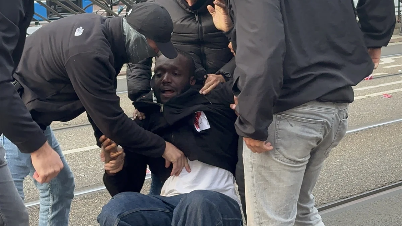 Foto - İkiyüzlü soykırım ortakları! 